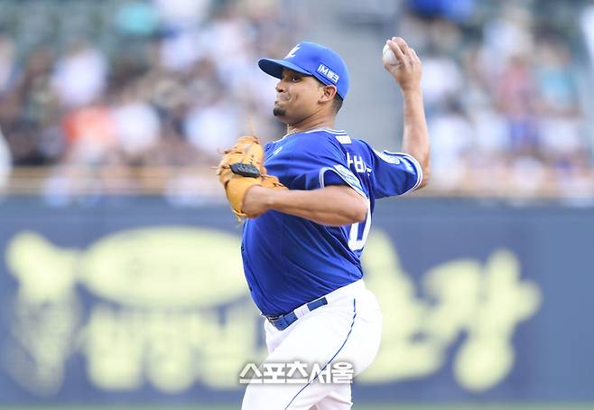 삼성 선발투수 가라비토가 서울 잠실구장에서 열린 2025 KBO리그 두산과 경기에서 역투하고 있다. 잠실 | 최승섭기자 thunder@sportsseoul.com