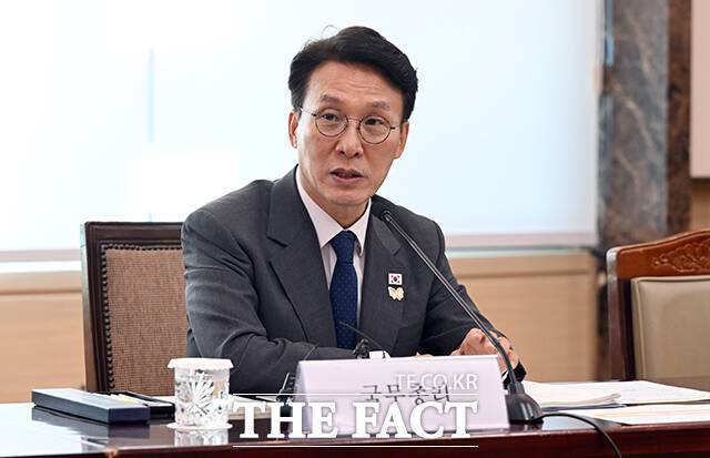 김민석 국무총리가 보수 성향 유튜버를 상대로 낸 영상물 삭제 및 게시 등 금지 가처분 신청을 취하했다. /더팩트DB