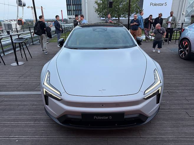 '폴스타5'의 앞모습./이윤정 기자