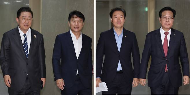 더불어민주당 김병기 원내대표와 문진석 원내수석부대표(왼쪽 사진), 국민의힘 송언석 원내대표와 박수민 원내대표 비서실장(오른쪽 사진)이 9일 서울 여의도 국회에서 권성동 의원 체포동의안 표결 등 현안 관련 논의를 위해 운영위원장실로 들어가고 있다./연합뉴스