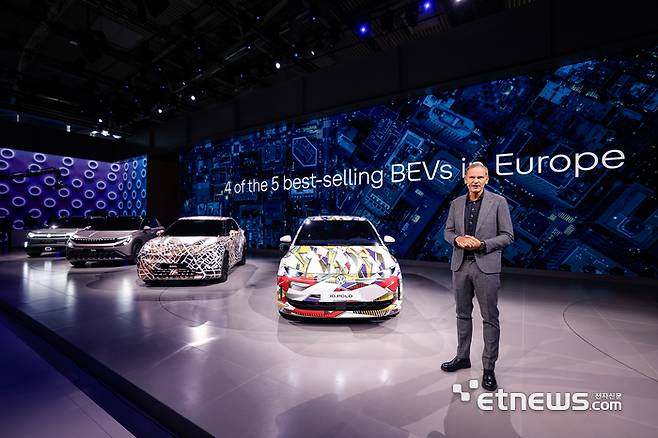 올리버 블루메 폭스바겐그룹 최고경영자(CEO)가 전기차 전략을 밝히고 있다. 폭스바겐그룹 제공