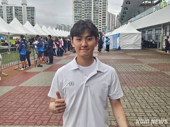 김제덕이 9일 광주 국제양궁장에서 열린 2025 광주 세계양궁선수권대회 리커브 남자 단체전이 끝난 뒤 쿠키뉴스와 인터뷰를 하고 있다.