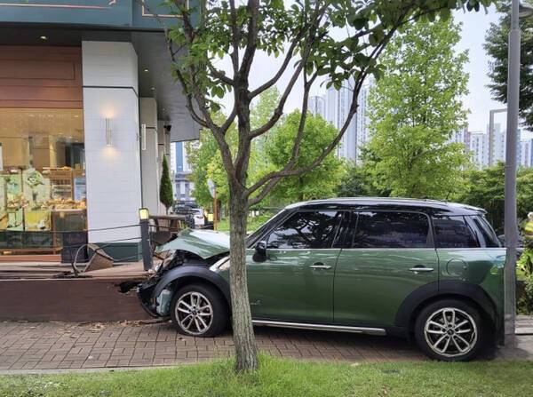 화성 영천동 차량 돌진사고 현장. 경기도소방재난본부 제공