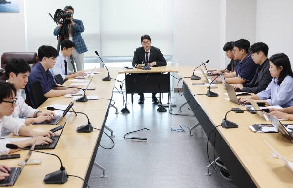 ▲지난 5일 서울 여의도 국회 의원회관에서 열린 더불어민주당 언론개혁특별위원회 기자설명회에서 노종면 의원이 발언하고 있다. ⓒ연합뉴스