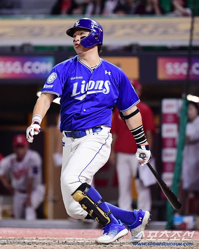 5일 인천 SSG랜더스필드에서 열린 SSG와 삼성의 경기. 8회초 선두타자 2루타를 날린 삼성 강민호. 인천=송정헌 기자songs@sportschosun.com/2025.08.05/