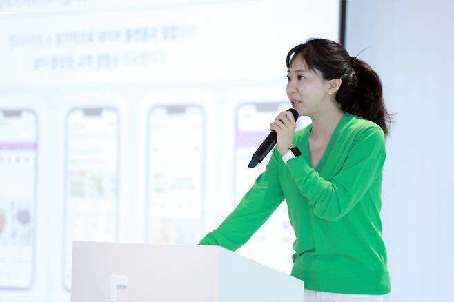 컬리가 지난 4일 네이버플러스 스토어에 '컬리N마트'를 공식 오픈하며 자체 앱이 아닌 외부 플랫폼에 처음으로 진출했다. 9일 네이버스퀘어 종로에서 '네이버 커머스 밋업'에서 발표하고 있는 김슬아 컬리 대표. /사진=네이버