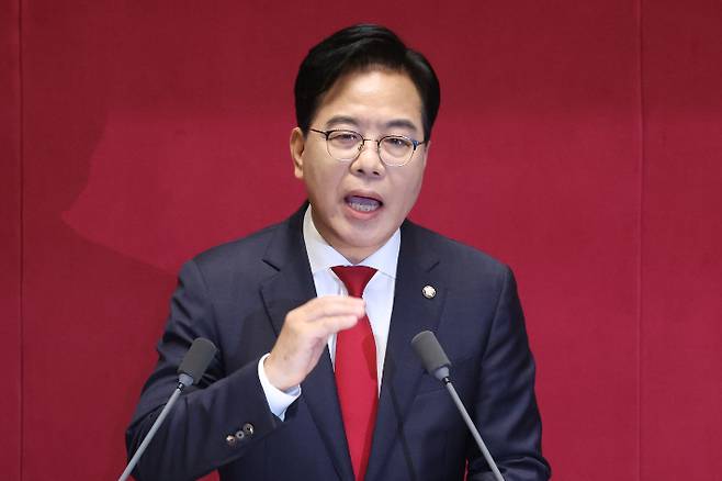 국민의힘 송언석 원내대표가 10일 서울 여의도 국회에서 열린 본회의에서 교섭단체 대표 연설을 하고 있다. 연합뉴스