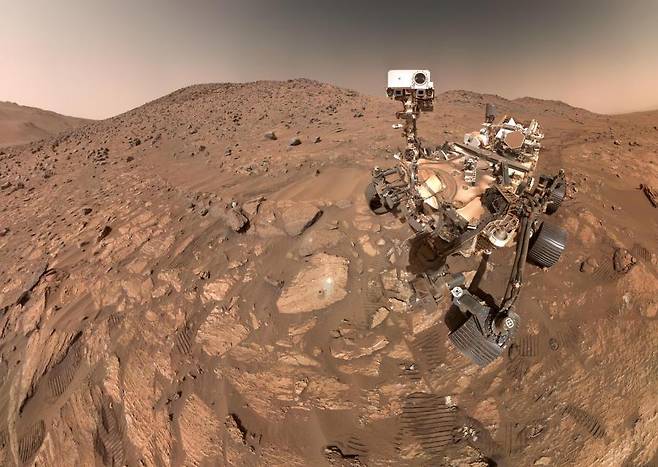 지난해 7월 NASA의 탐사로버 '퍼서비어런스'가 화성에서 스스로를 촬영한 이미지./Credit:NASA/JPL-Caltech/MSSS