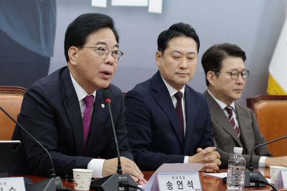 송언석 국민의힘 원내대표가 11일 오전 서울 여의도 국회에서 열린 최고위원회의에서 발언하고 있다. 뉴스1