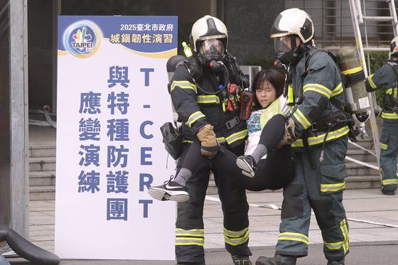 2025년 7월 17일 대만 타이베이에서 연례 한광 군사 훈련의 일환으로 훈련에 참가하는 이들. AP=연합뉴스