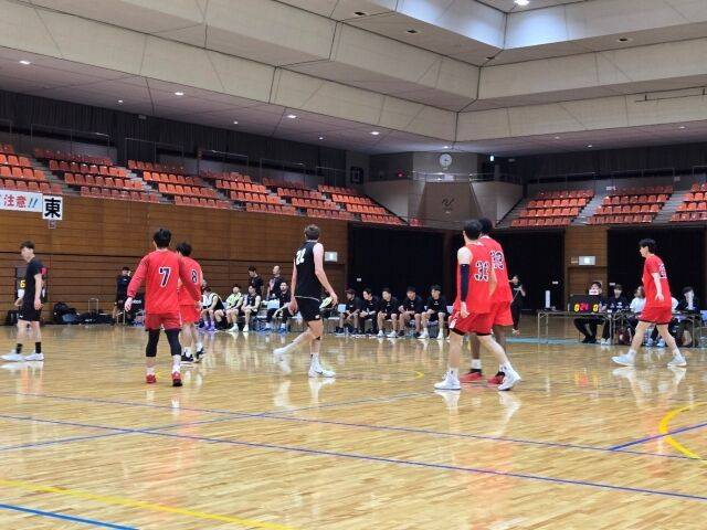 사가 벌루너스와 연습경기를 치르는 선수들./울산 현대모비스