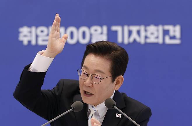 이재명 대통령이 11일 청와대 영빈관에서 열린 취임 100일 기자회견 '회복을 위한 100일, 미래를 위한 성장'에서 발언하고 있다. ⓒ 연합뉴스