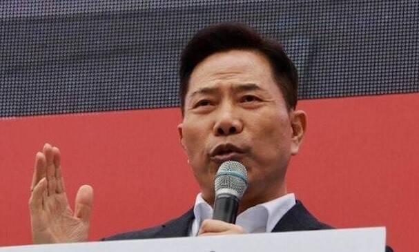 3월1일 서울 여의대로에서 세이브코리아가 연 ‘3·1절 국가비상기도회’에서 손현보 목사가 윤석열 전 대통령 탄핵 기각을 촉구하고 있다. 연합뉴스