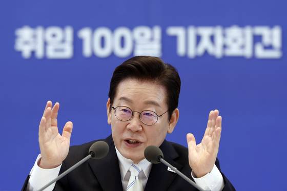 이재명 대통령이 지난 11일 청와대 영빈관에서 열린 취임 100일 기자회견 '회복을 위한 100일, 미래를 위한 성장'에서 발언하고 있다. 연합뉴스