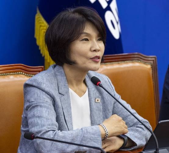 11일 국회에서 열린 정책조정회의에서 발언하고 있는 한정애 민주당 정책위 의장. / 사진=연합뉴스