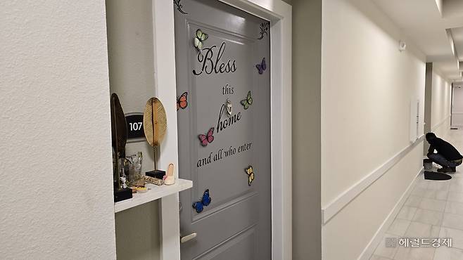 펀 그로브 아파트 내 복도 모습. 홍승희 기자