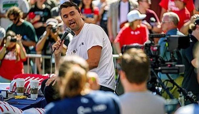 유타밸리대학에서 강연 중인 찰리 커크. 연합뉴스