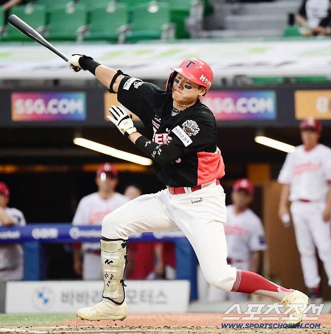 27일 인천 SSG랜더스필드에서 열린 KBO리그 SSG와 KIA의 경기. 2회 헛스윙 삼진 당하는 KIA 김석환. 인천=송정헌 기자songs@sportschosun.com/2025.08.27/