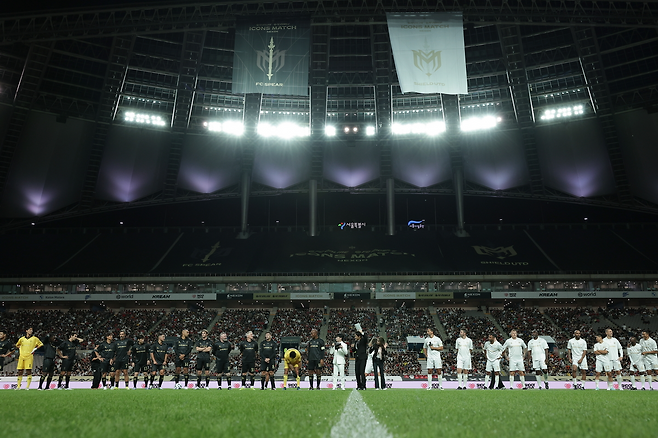 팬들 앞에서 선의의 경쟁을 약속했다(제공=넥슨).