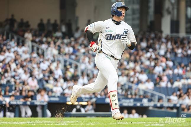 NC 도태훈이 13일 창원 두산전에서 2회말 3점 홈런을 터트린 뒤 그라운드를 돌고 있다. /사진=NC 다이노스 제공