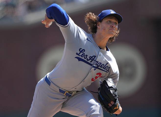 SAN FRANCISCO, CALIFORNIA - SEPTEMBER 14: Tyler Glasnow #31 of the Los Angeles Dodgers pitches against the San Francisco Giants in the bottom of the first inning at Oracle Park on September 14, 2025 in San Francisco, California. Thearon W. Henderson/Getty Images/AFP (Photo by Thearon W. Henderson / GETTY IMAGES NORTH AMERICA / Getty Images via AFP)
<저작권자(c) 연합뉴스, 무단 전재-재배포, AI 학습 및 활용 금지>