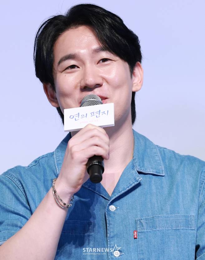 (서울=뉴스1) 권현진 기자 = 성우 민승우가 15일 서울 송파구 롯데월드시네마에서 열린 애니메이션 영화 '연의 편지'(감독 김용환) 시사회 및 기자간담회에 참석해 취재진 질문에 답하고 있다. '연의 편지'는 책상 서랍에서 우연히 의문의 편지를 발견하게 된 전학생 ‘소리’가 편지 속 힌트로 이어지는 다음 편지들을 찾아가며 벌어지는 이야기를 담았다. 2025.9.15/뉴스1 Copyright (C) 뉴스1. All rights reserved. 무단 전재 및 재배포, AI학습 이용 금지. /사진=(서울=뉴스1) 권현진 기자