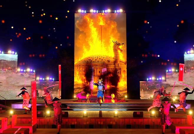 전라남도의 대표 해양문화축제인 '명량대첩축제'가 오는 19일부터 21일까지 사흘간 명량대첩 승전지인 해남·진도군 울돌목 일원에서 펼쳐진다. 사진은 명량대첩축제 디지털 액션활극. /전남도 제공