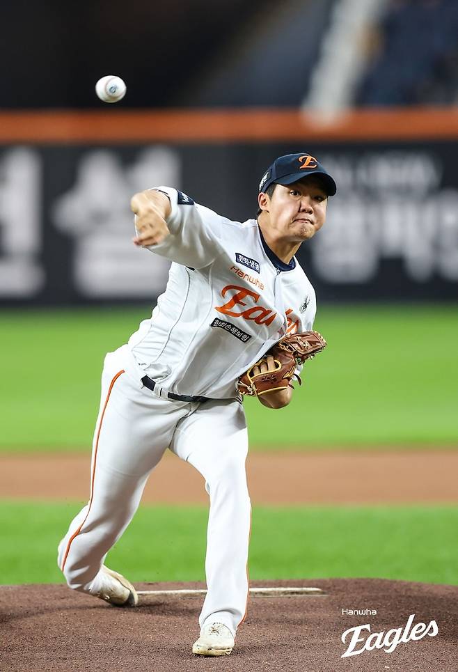 한화 루키 정우주가 15일 대전 한화생명 볼파크에서 열린 2025 KBO리그 키움전에 선발 등판해 역투하고 있다. 사진 | 한화 이글스