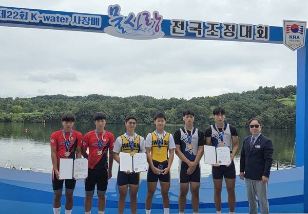광주체육중·고 조정부, 전국조정대회서 금3·은3·동5 - 남중부더블스컬 1위 왼쪽 3번째부터 박예성·구시온(이상 2학년)/사진=광주광역시교육청