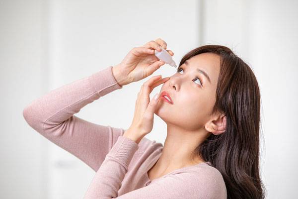 특수 안약 한 방울만 눈에 떨어뜨려도 시력을 교정할 수 있다는 연구 결과가 보도됐다./사진=클립아트코리아