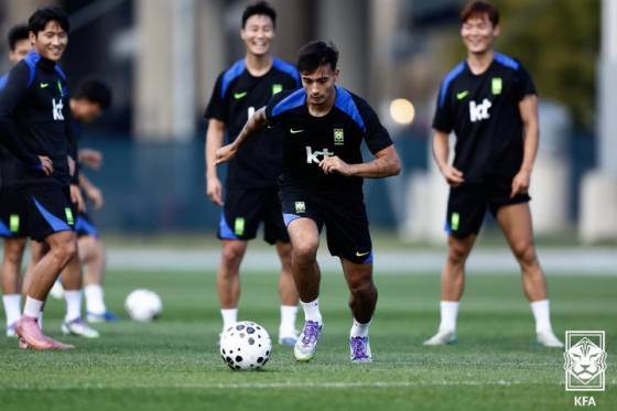 한국 대표팀 훈련 중인 옌스 카스트로프. /사진=대한축구협회 제공
