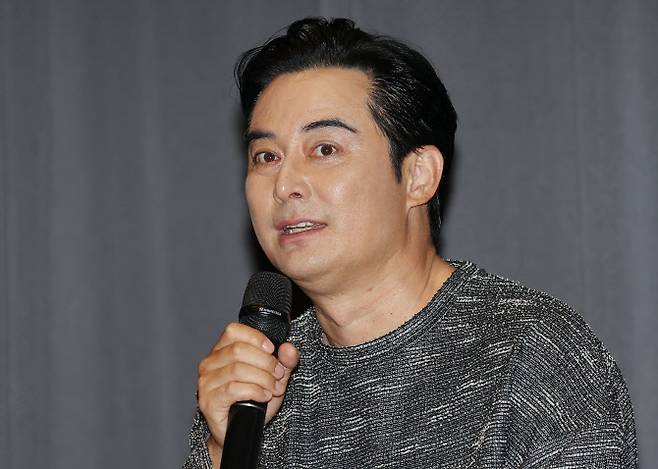 6일 서울 강남구 더샵갤러리에서 열린 연극 ‘욕망이라는 이름의 전차’ 제작발표회에서 배우 이세창이 인사말을 하고 있다. (사진=연합뉴스).