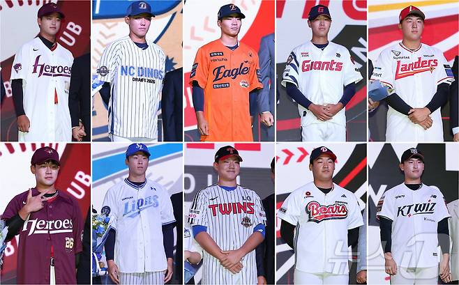 17일 오후 서울 송파구 롯데호텔 월드에서 열린 ‘2026 KBO 신인 드래프트’에서 1라운드에 선발된 선수들이 기념 촬영을 하고 있다. 사진 왼쪽 위 시계방향으로 1순위 키움 히어로즈 북일고 박준형, 2순위 NC 다이노스 유신고 신재인, 3순위 한화 이글스 유신고 오재원, 4순위 롯데 자이언츠 동신고 신동건, 5순위 SSG 랜더스 대구고 김민준, 6순위 kt 위즈 전주고 박지훈, 7순위 두산 베어스 마산 용마고 김주오, 8순위 LG 트윈스 경기 항공고 양우진, 9순위 삼성 라이온즈 서울고 이호범, 10순위 키움 히어로즈 전주고 박한결. 2025.9.17/뉴스1 ⓒ News1 김진환 기자