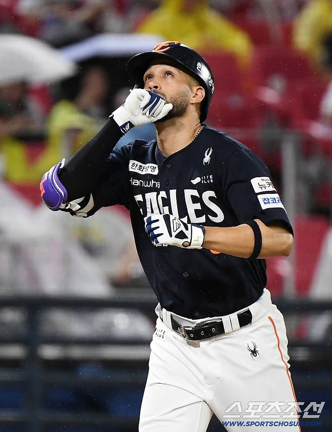 17일 광주 기아챔피언스필드에서 열린 한화-KIA전. 3회초 2사 2루 리베라토가 투런포를 친 후 홈인하고 있다. 광주=정재근 기자 cjg@sportschosun.com/2025.9.17/