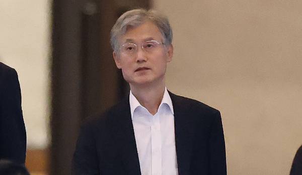 부승찬 더불어민주당이 조희대 대법원장과 한덕수 전 국무총리의 회동 의혹을 제기한 가운데 문대림 민주당 대변인이 "상당 부분 검증된 걸로 안다"고 밝혔다. 사진은 조희대 대법원장이 지난 16일 오후 서울 서초구 대법원 청사를 나서는 모습. /사진=뉴스1