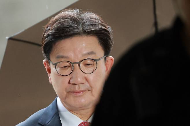 권성동 국민의힘 의원이 9월16일 서울 서초구 서울중앙지법에서 열린 구속 전 피의자 심문(영장실질심사)에 출석하고 있다. ⓒ연합뉴스