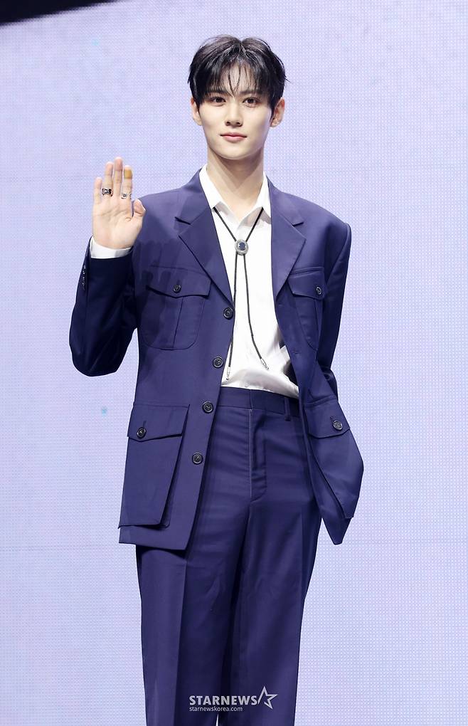 그룹 루네이트 이안이 17일 서울 광진구 예스24 라이브홀에서 진행된 두 번째 싱글 앨범 'LOST' 발매 기념 쇼케이스에서 포즈를 취하고 있다. /2025.09.17 /사진=김휘선 hwijpg@