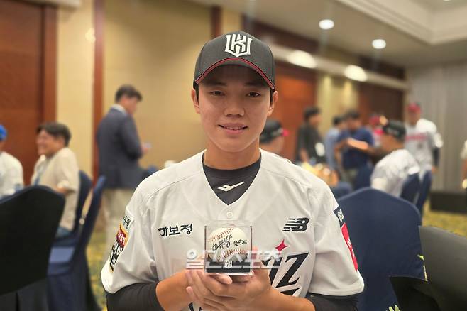 강백호의 지명 축하 메시지를 받은 임상우. 사진=윤승재 기자