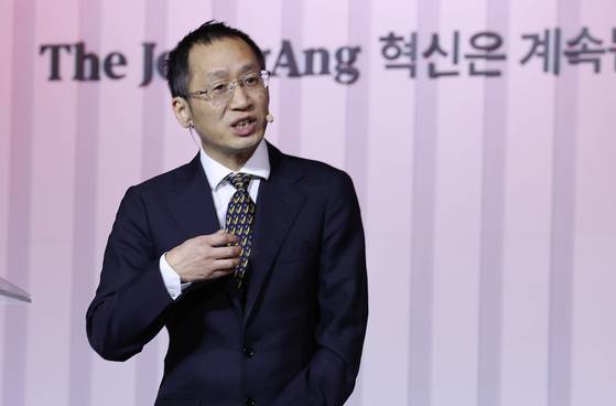 천루이칭 드라마박스 대표가 18일 서울 중구 롯데호텔에서 열린 중앙일보 창간60주년 글로벌 미디어 컨퍼런스에서 영상의 내일:한국의 숏폼 드라마의 성장 가능성 주제로 강연하고 있다. 회사는 연 매출 6억 달러(약 8326억원), 총 다운로드수는 1억8000만회에 달한다. 천 대표는 앞으로 연 매출 30억 달러(약 4조 1487억 원) 달성이 목표라고 밝혔다. 임현동 기자