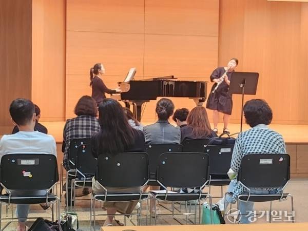 지난 30일 단국대 용인 죽전캠퍼스 난파음악에서 진행된 향상 워크숍 모습. 박화선기자