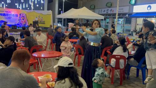 인제읍주민자치회(회장:박기선) 주관 ‘인제읍골목문화재-맥주페스타’가 지난 18일 인제전통시장에서 주민과 방문객이 참여한 가운데 개최됐다.