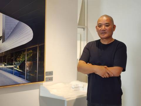 고성호 건축가는 2025년 제49회 세계건축상에서 국내 건축가 최초로 세 작품 동시 수상했다.