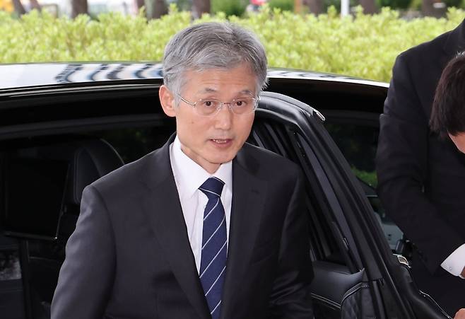 조희대 대법원장이 19일 오전 서울 서초구 대법원으로 출근하고 있다./ 사진=뉴스1