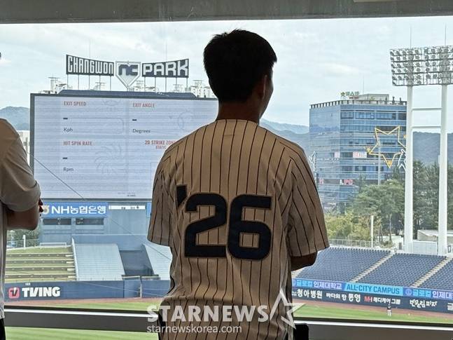 최요한이 창원NC파크를 둘러보고 있다. /사진=양정웅 기자