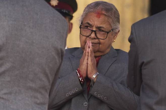 네팔 임시정부 수반이 된 수실라 카르키 총리의 모습. AP연합뉴스