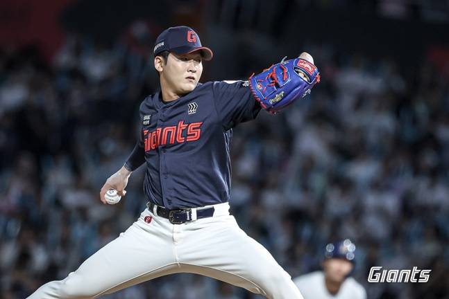 롯데 최준용이 19일 창원 NC전에서 투구하고 있다. /사진=롯데 자이언츠 제공