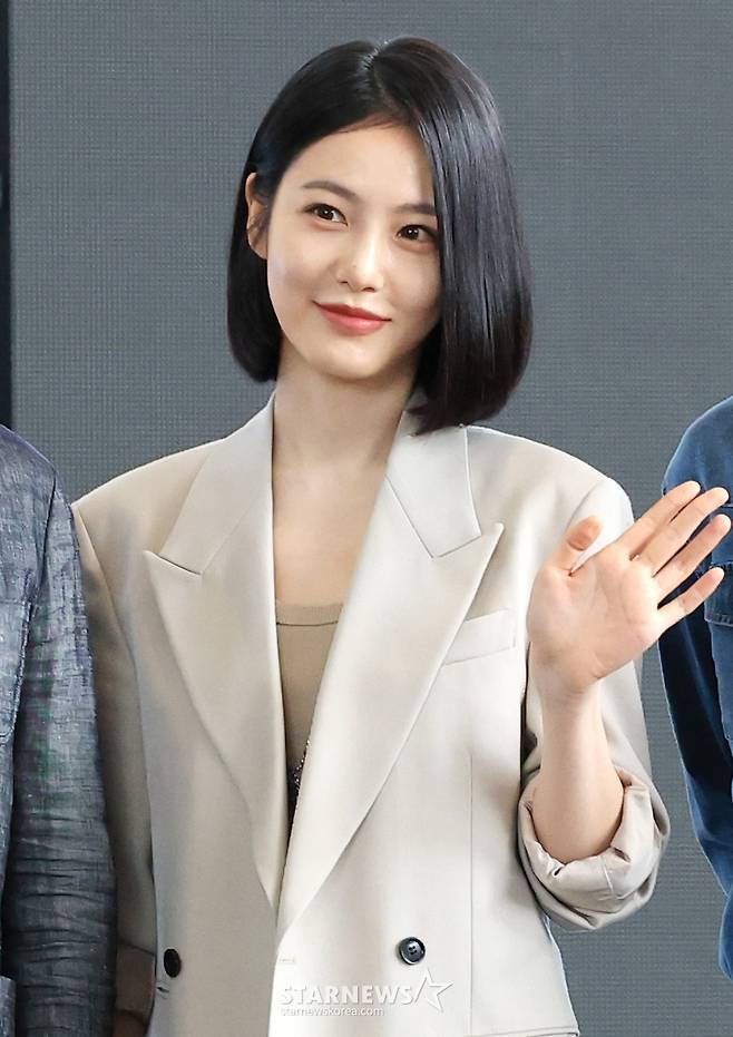 (부산=뉴스1) 권현진 기자 = 배우 신예은이 18일 오전 서울 부산 해운대구 영화의 전당에서 열린 제30회 부산국제영화제(BIFF) 디즈니+ 시리즈 '탁류' 야외무대인사 행사에 참석해 포즈를 취하고 있다. 2025.9.18/뉴스1 Copyright (C) 뉴스1. All rights reserved. 무단 전재 및 재배포, AI학습 이용 금지. /사진=(부산=뉴스1) 권현진 기자