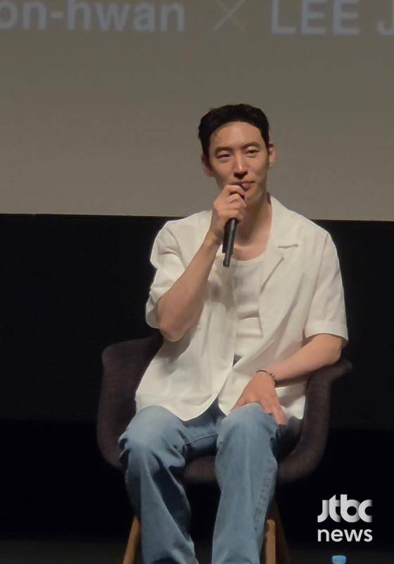 21일 부산 해운대구 우동 동서대학교 소향씨어터 신한카드홀에서는 제30회 부산국제영화제(BIFF·부국제) 아이콘 섹션 초청 영화 '부고니아(요르고스 란티모스 감독)' 상영 후 '부고니아' 원작 '지구를 지켜라!'(2003)의 장준환 감독과 '지구를 지켜라!'를 인생작 중 한 편으로 꼽은 배우 이제훈, 그리고 '지구를 지켜라!' 미국 리메이크 과정에 참여한 CJ ENM 고경범 글로벌 프로젝트 담당이 참석한 '부고니아X장준환X이제훈: 함께 보고, 함께 말하다 스페셜 토크'가 진행됐다. 〈사진=JTBC엔터뉴스 DB〉