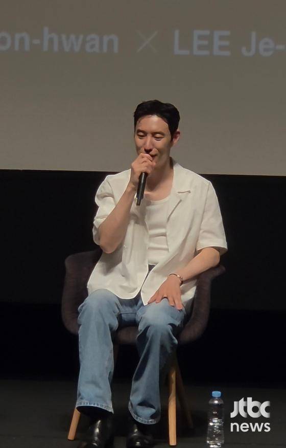 21일 부산 해운대구 우동 동서대학교 소향씨어터 신한카드홀에서는 제30회 부산국제영화제(BIFF·부국제) 아이콘 섹션 초청 영화 '부고니아(요르고스 란티모스 감독)' 상영 후 '부고니아' 원작 '지구를 지켜라!'(2003)의 장준환 감독과 '지구를 지켜라!'를 인생작 중 한 편으로 꼽은 배우 이제훈, 그리고 '지구를 지켜라!' 미국 리메이크 과정에 참여한 CJ ENM 고경범 글로벌 프로젝트 담당이 참석한 '부고니아X장준환X이제훈: 함께 보고, 함께 말하다 스페셜 토크'가 진행됐다. 〈사진=JTBC엔터뉴스 DB〉