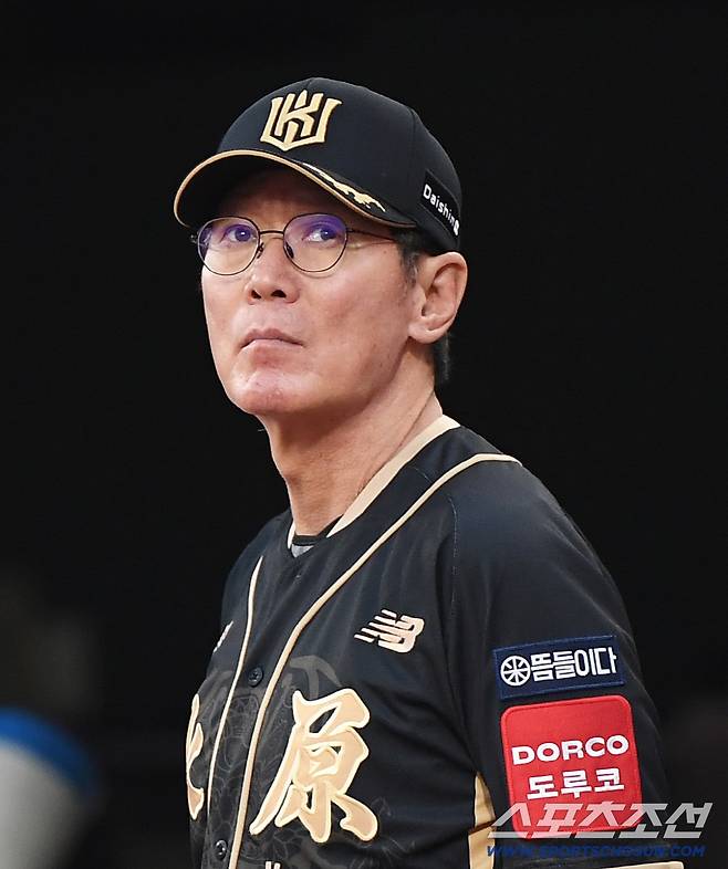 9일 수원 KT위즈파크에서 열린 두산-KT전. KT 이강철 감독이 경기를 준비하고 있다. 수원=정재근 기자 cjg@sportschosun.com/2025.9.9/